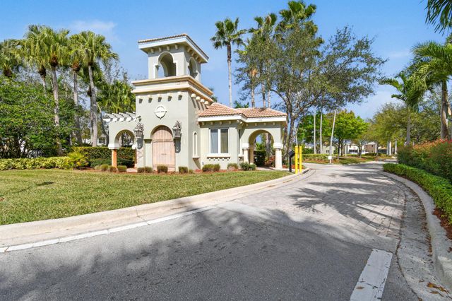852 NW Leonardo Circle, Port St Lucie, FL 34986