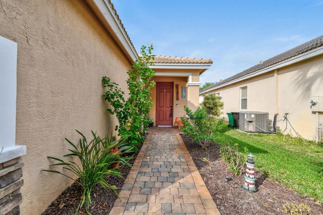 852 NW Leonardo Circle, Port St Lucie, FL 34986