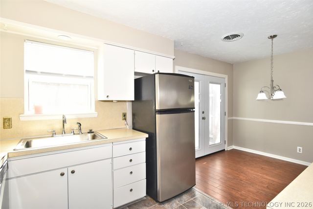 5637 S Newport Avenue 5637, Tulsa, OK 74105