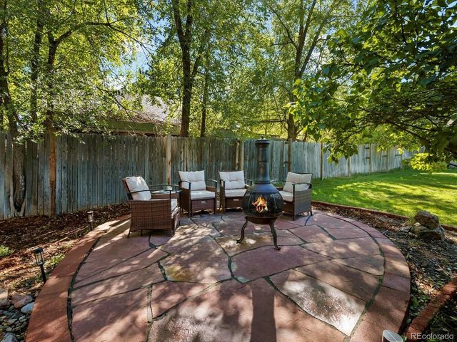 16 Lakewood Heights Dr, Lakewood, CO 80215