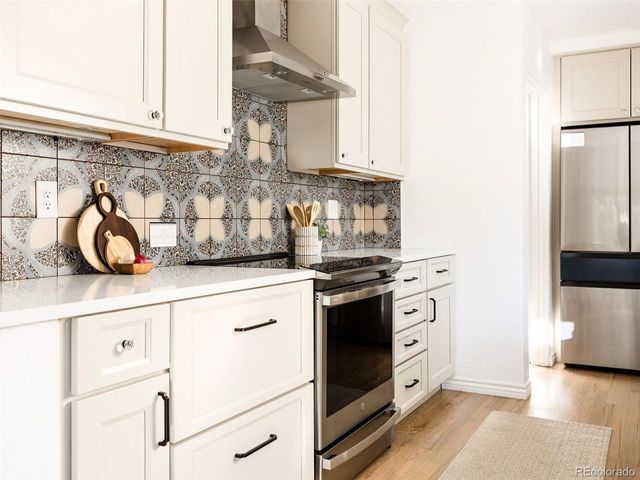 16 Lakewood Heights Dr, Lakewood, CO 80215