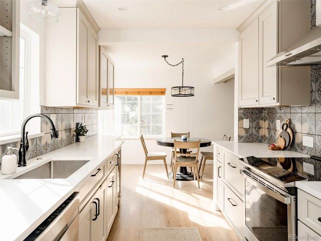 16 Lakewood Heights Dr, Lakewood, CO 80215