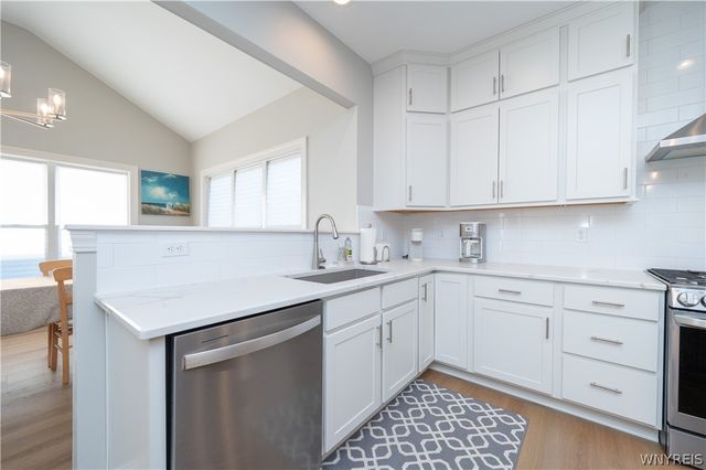 40 Greenspring Court, West Seneca, NY 14224