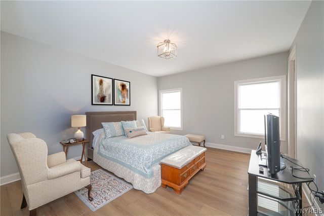 40 Greenspring Court, West Seneca, NY 14224