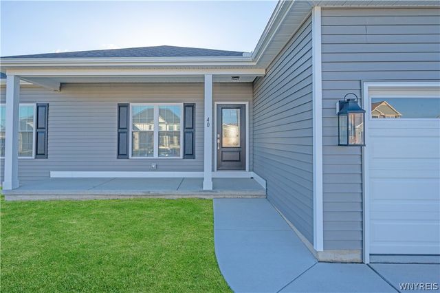 40 Greenspring Court, West Seneca, NY 14224