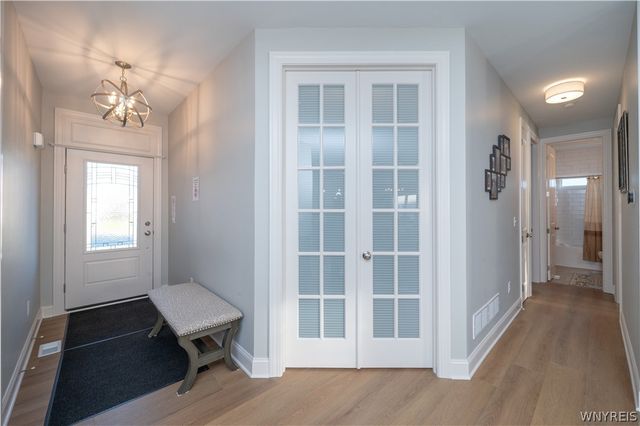 40 Greenspring Court, West Seneca, NY 14224