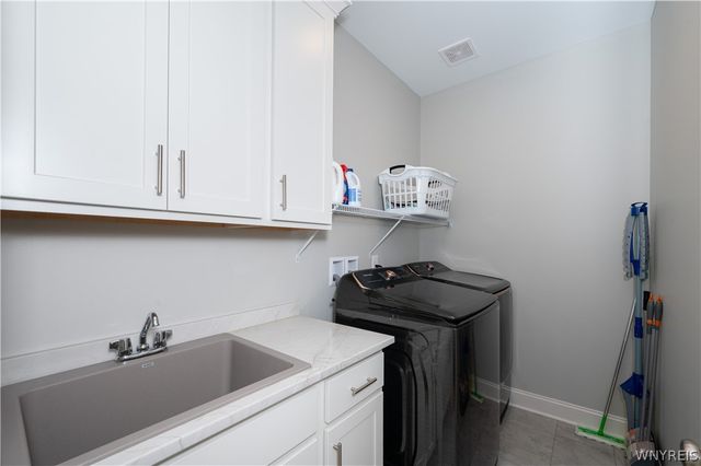 40 Greenspring Court, West Seneca, NY 14224