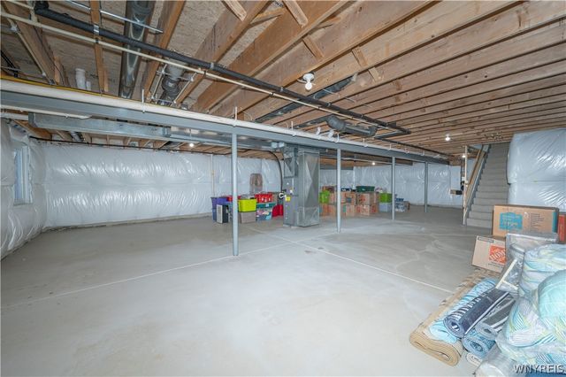 40 Greenspring Court, West Seneca, NY 14224