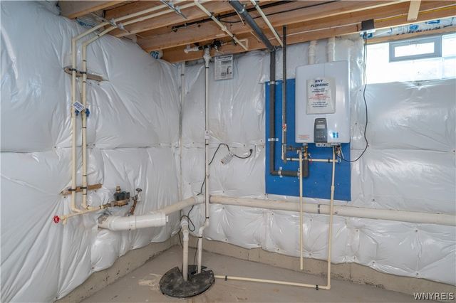 40 Greenspring Court, West Seneca, NY 14224