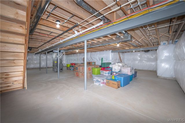 40 Greenspring Court, West Seneca, NY 14224