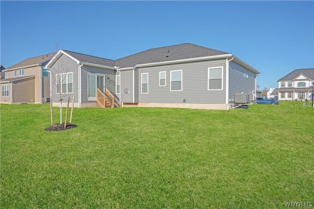 40 Greenspring Court, West Seneca, NY 14224