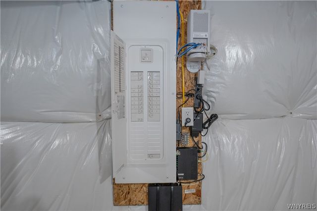 40 Greenspring Court, West Seneca, NY 14224