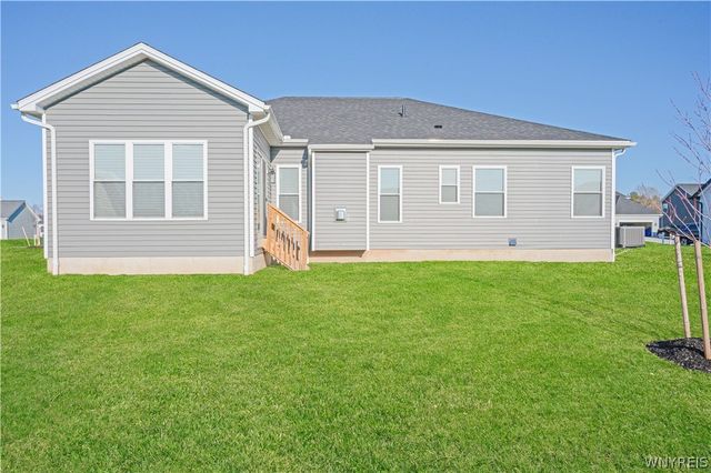 40 Greenspring Court, West Seneca, NY 14224