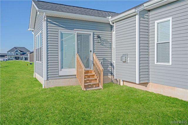 40 Greenspring Court, West Seneca, NY 14224