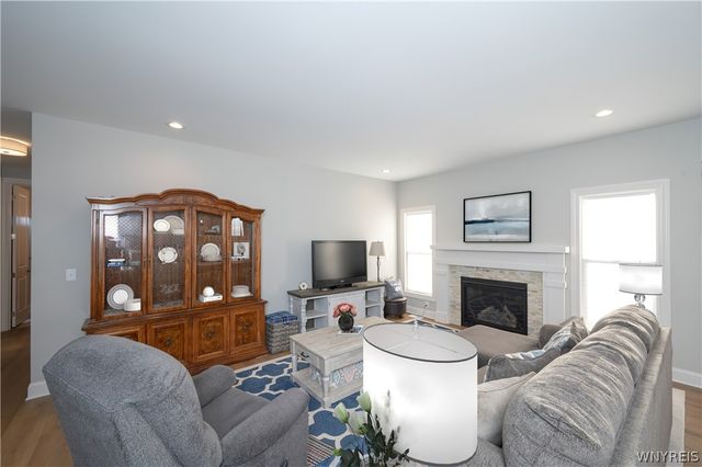 40 Greenspring Court, West Seneca, NY 14224