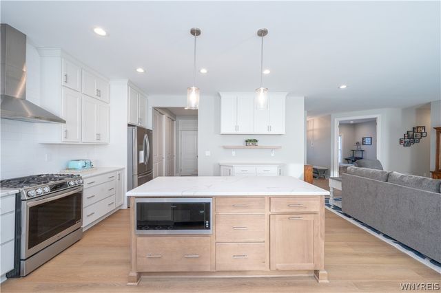 40 Greenspring Court, West Seneca, NY 14224