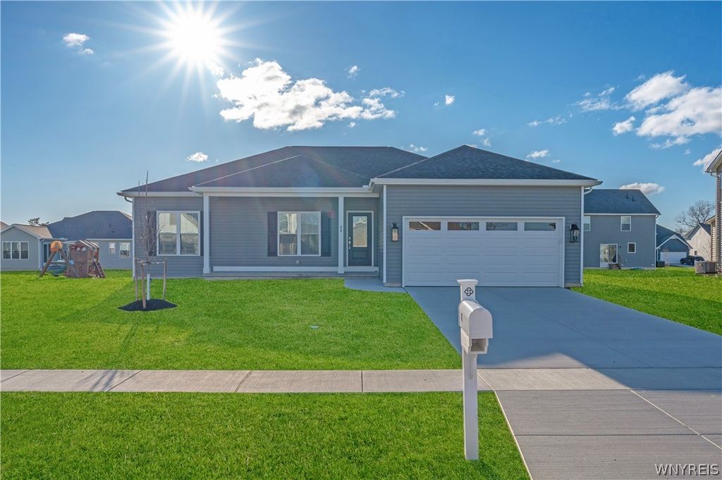 40 Greenspring Court, West Seneca, NY 14224