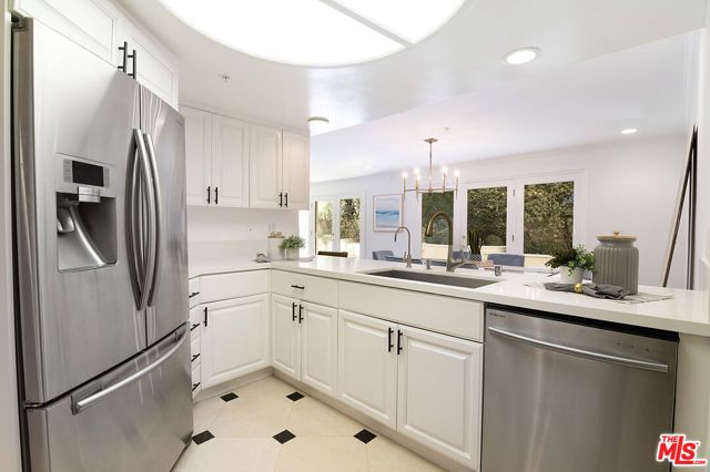 2007 S Beverly Glen Boulevard 102, Los Angeles, CA 90025