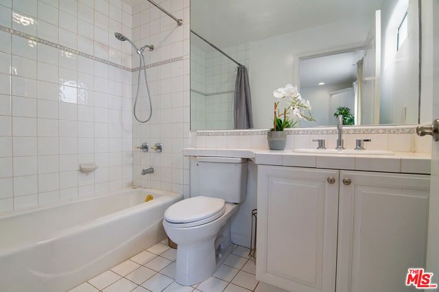 2007 S Beverly Glen Boulevard 102, Los Angeles, CA 90025