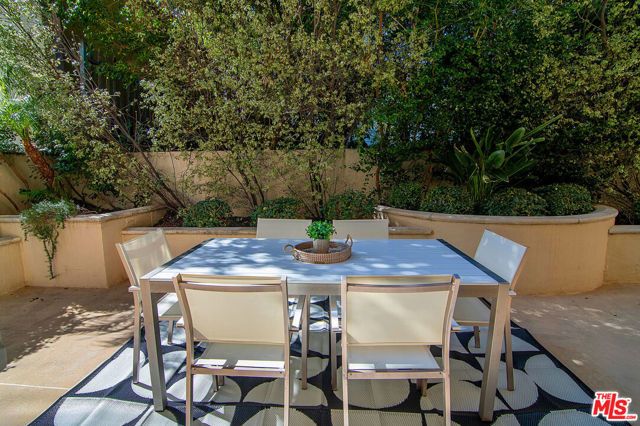 2007 S Beverly Glen Boulevard 102, Los Angeles, CA 90025