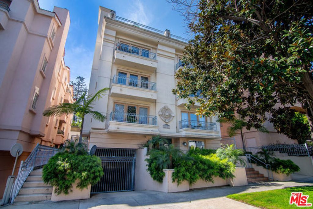 2007 S Beverly Glen Boulevard 102, Los Angeles, CA 90025