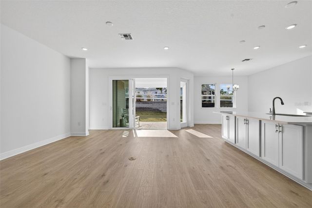 983 FIESTA KEY CIRCLE, Lady Lake, FL 32159