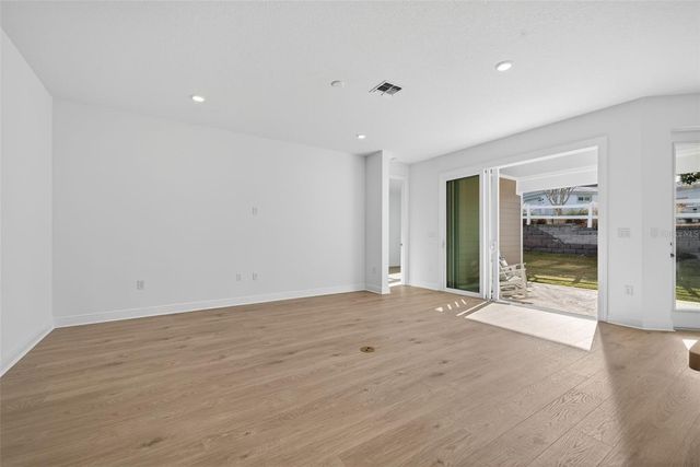 983 FIESTA KEY CIRCLE, Lady Lake, FL 32159