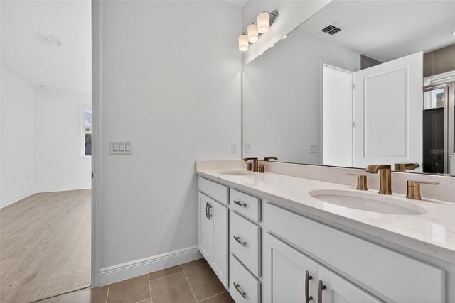 983 FIESTA KEY CIRCLE, Lady Lake, FL 32159