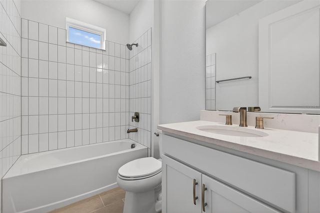 983 FIESTA KEY CIRCLE, Lady Lake, FL 32159