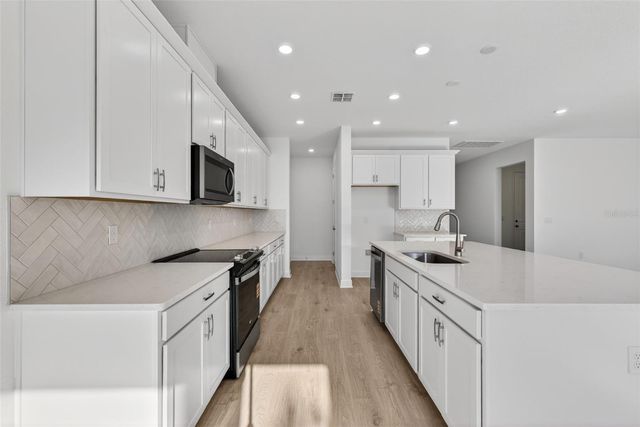 983 FIESTA KEY CIRCLE, Lady Lake, FL 32159