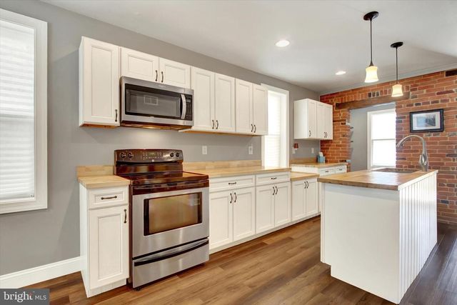 2859 CENTENNIAL RD, Hanover, PA 17331