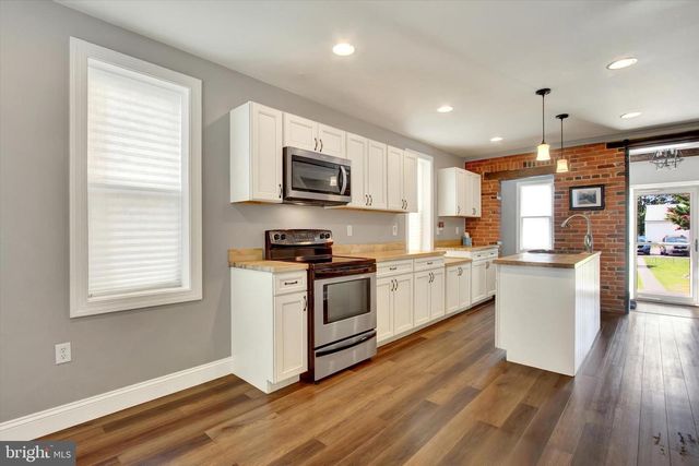 2859 CENTENNIAL RD, Hanover, PA 17331