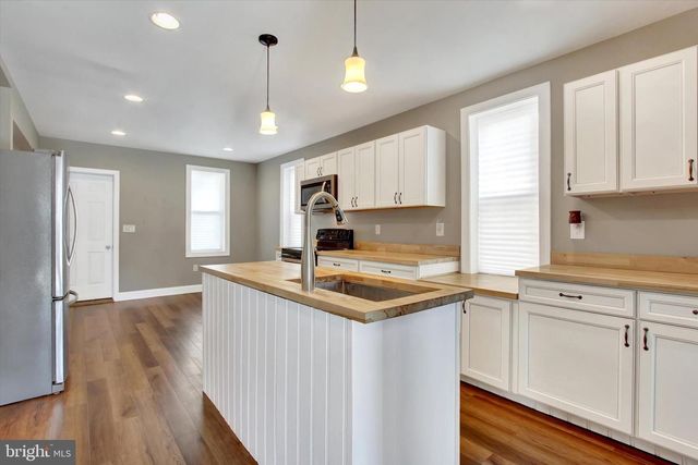 2859 CENTENNIAL RD, Hanover, PA 17331