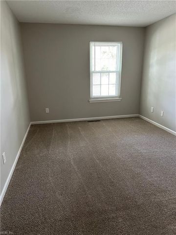 1605 Woodstock CT, Chesapeake, VA 23320