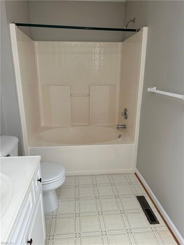 1605 Woodstock CT, Chesapeake, VA 23320
