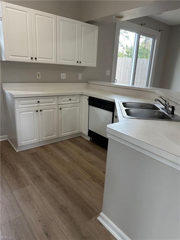 1605 Woodstock CT, Chesapeake, VA 23320