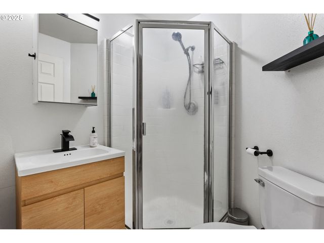 501 E JONES St, Yacolt, WA 98675