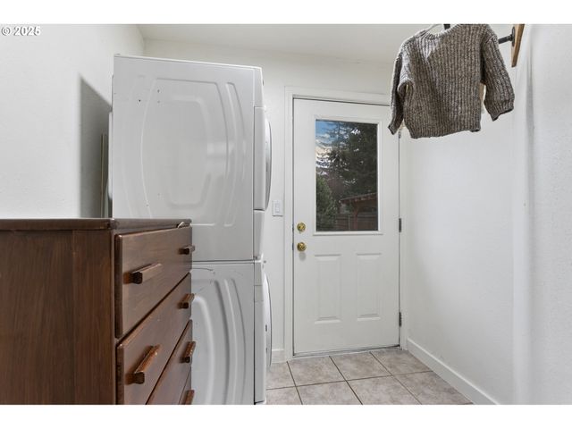 501 E JONES St, Yacolt, WA 98675