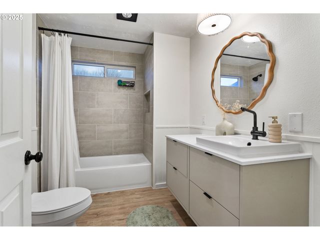 501 E JONES St, Yacolt, WA 98675