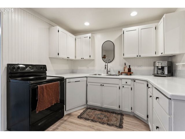 501 E JONES St, Yacolt, WA 98675