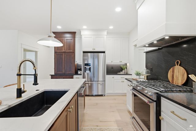 3508 N Pinehurst Circle, Manhattan, KS 66503