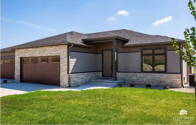 3508 N Pinehurst Circle, Manhattan, KS 66503