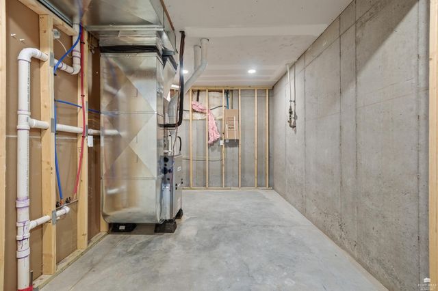 3508 N Pinehurst Circle, Manhattan, KS 66503