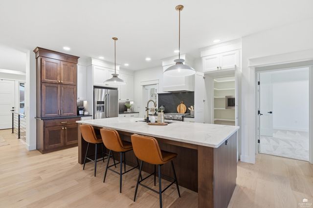 3508 N Pinehurst Circle, Manhattan, KS 66503