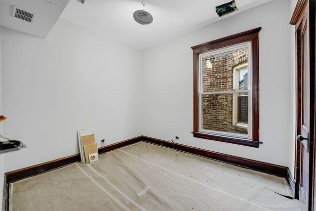 4339 W Monroe Street, Chicago, IL 60624