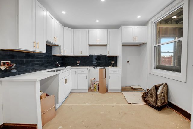 4339 W Monroe Street, Chicago, IL 60624