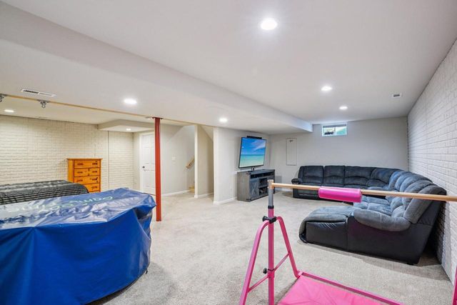 609 Westlawn AVENUE, Mukwonago, WI 53149