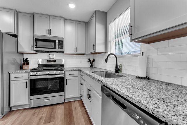1444 E Macon Street, Republic, MO 65738