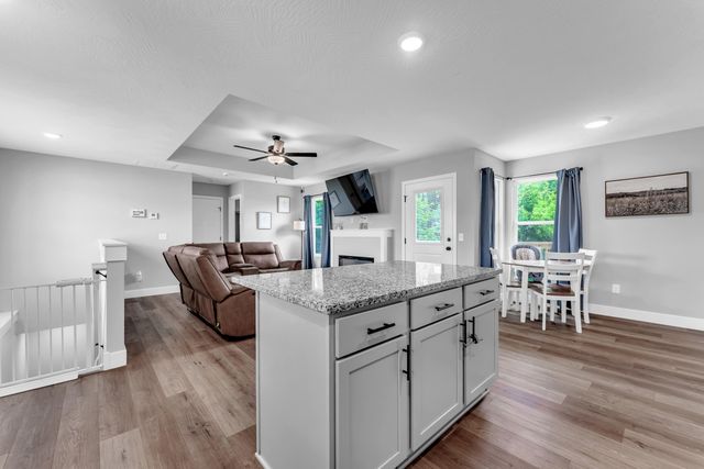 1444 E Macon Street, Republic, MO 65738