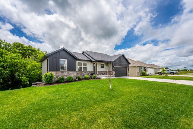 1444 E Macon Street, Republic, MO 65738